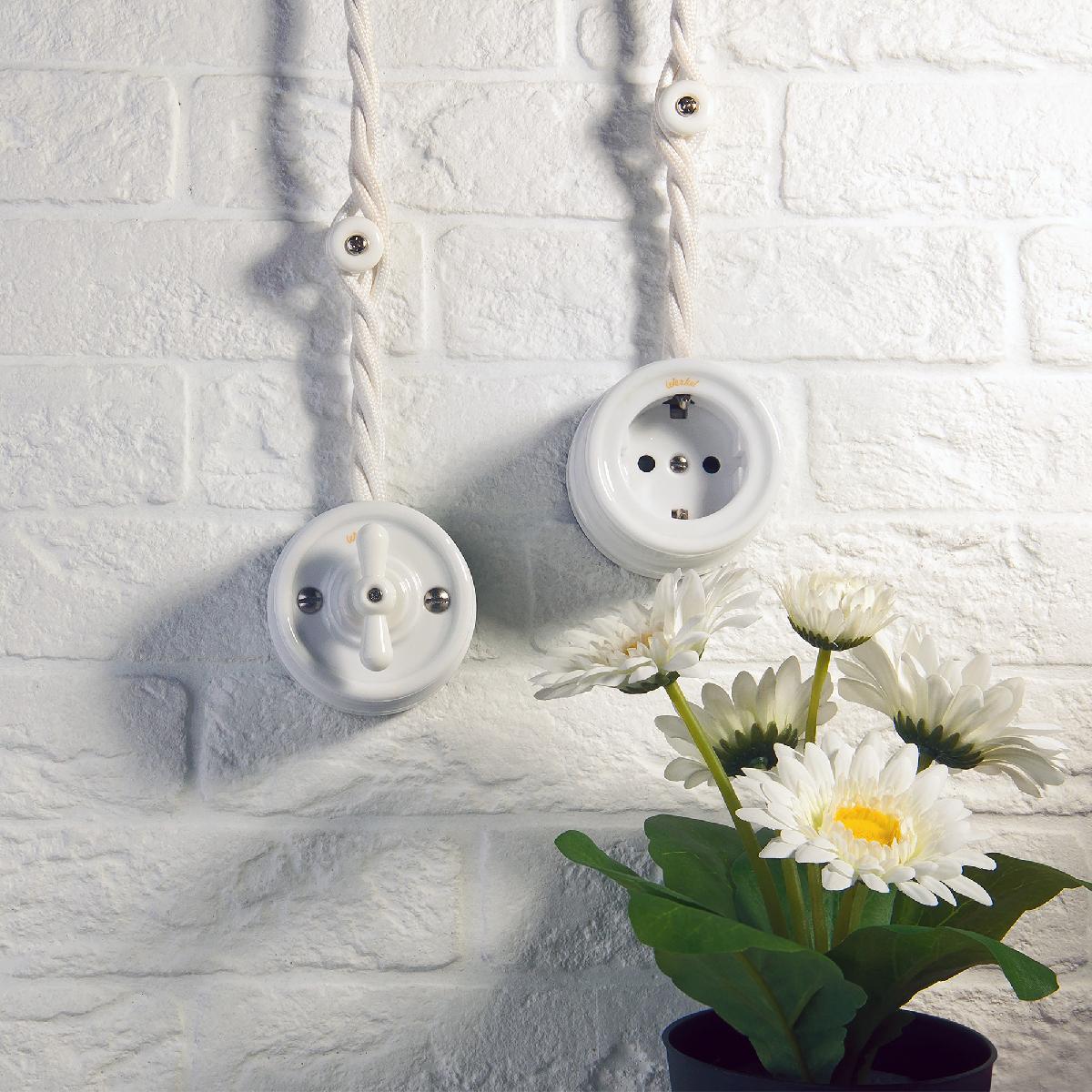 Переключатель/выключатель одноклавишный белый Ретро W5612001