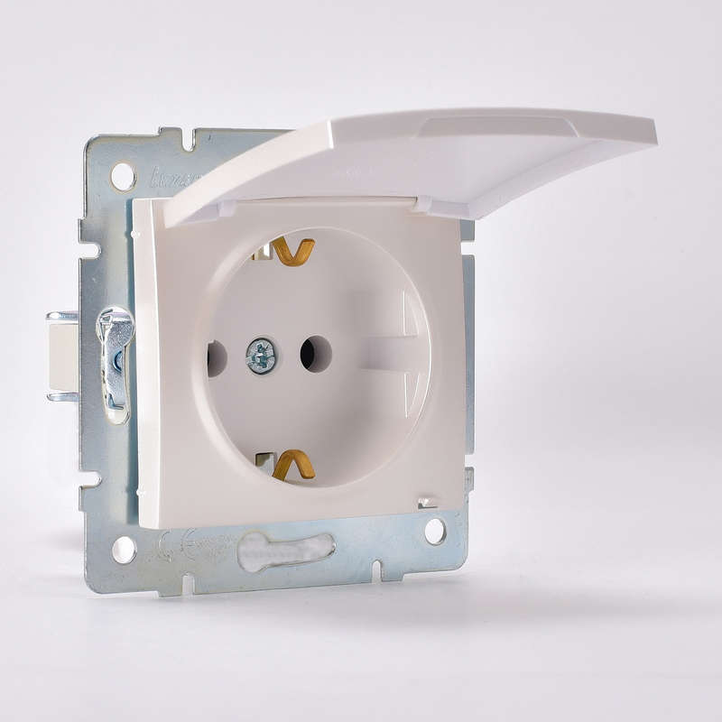 Розетка  Karina с заземлением  термопласт жемчуж./белый перламутр. LEZARD 707-3088-123B