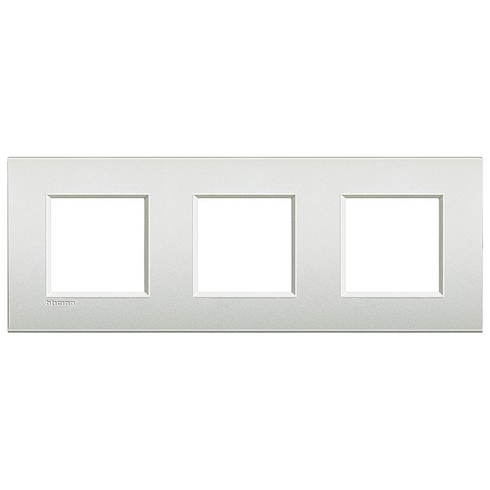 Рамка 3 поста BTicino LIVING LIGHT, белый жемчуг, LNE4802M3PR